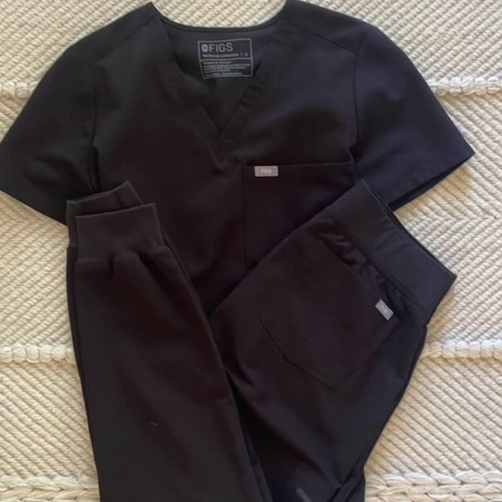 FIGS black Jogger Set